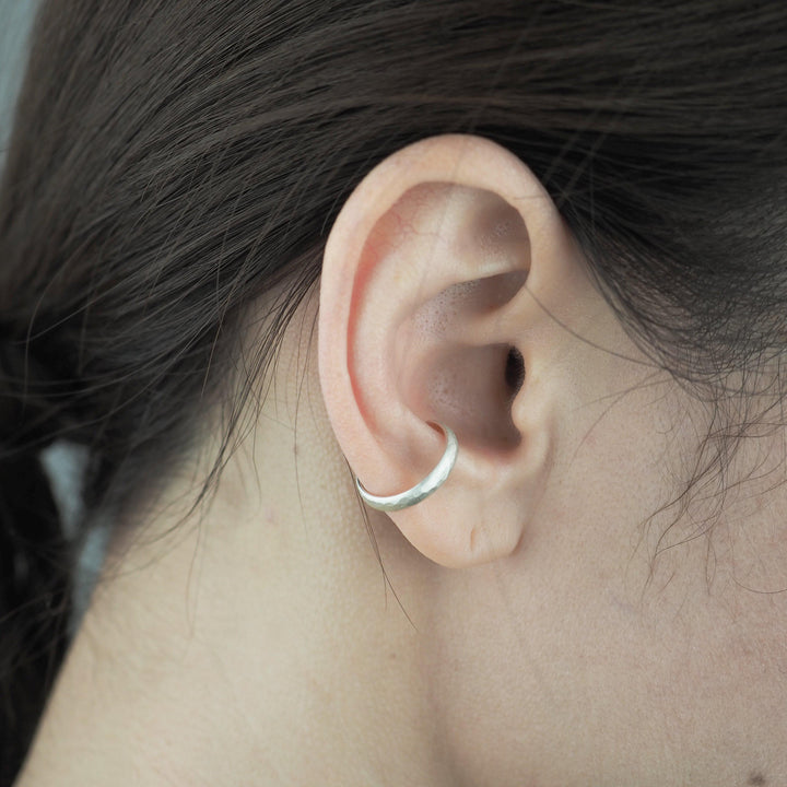 Silver Ear Cuff -Tsuchime 002- シルバー イヤーカフ-イヤーカフ-yuzen-official